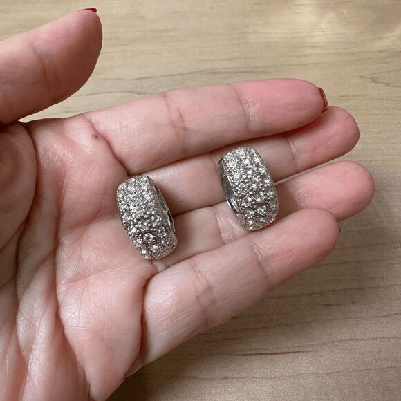 Rhinestone‎ Silver Clip Magnetic Earrings - Picture 4 of 6